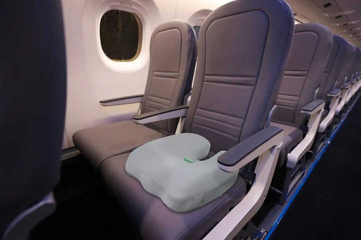Airplane seat